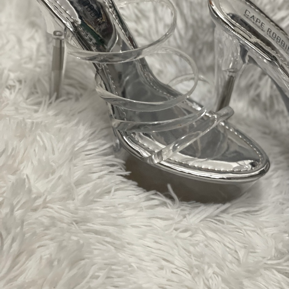 Heels - Picture 2 of 3